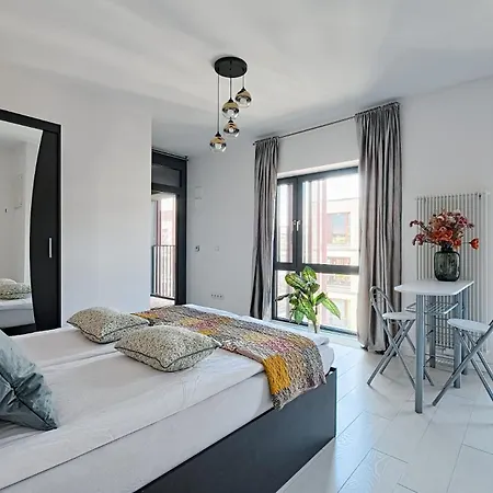 Urbannest_krochmalna Apartment